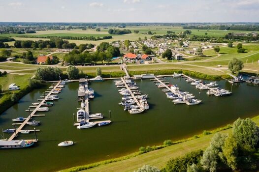 Eigener Yachthafen mit Gastliegeplätzen