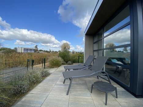 Terrasse 2 mit Sonnenliegen