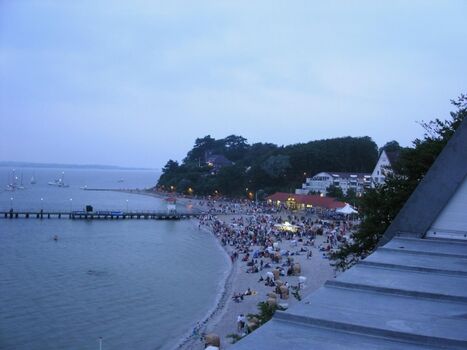 Blick an einem Sommerabend vom Balkon.