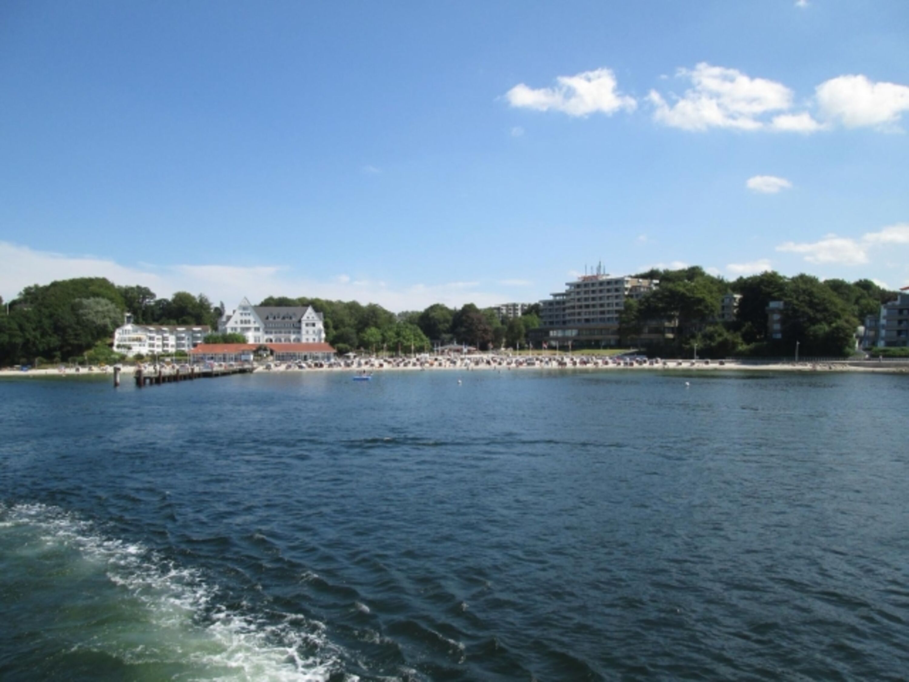 Strand Sandvig vor der Tür.