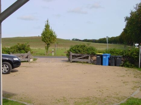 Kostenfreier Parkplatz mit Blick auf den sagenumwobenen Jungfernberg
