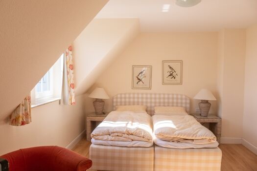 Schlafzimmer mit Haestens Boxspringbett