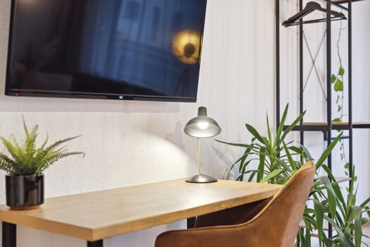 Arbeitsplatz mit bequemen Stuhl