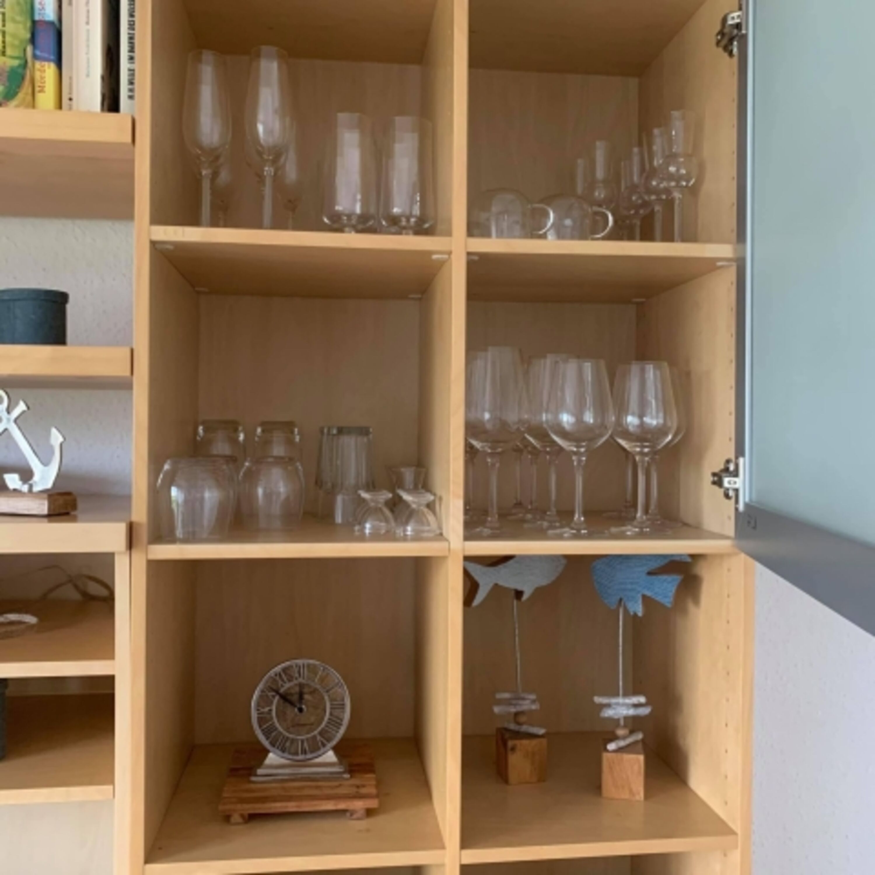 Wohnzimmerschrank