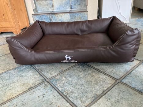 Hundebett aus Kunstleder  Größe M-L von Knuffelwuff