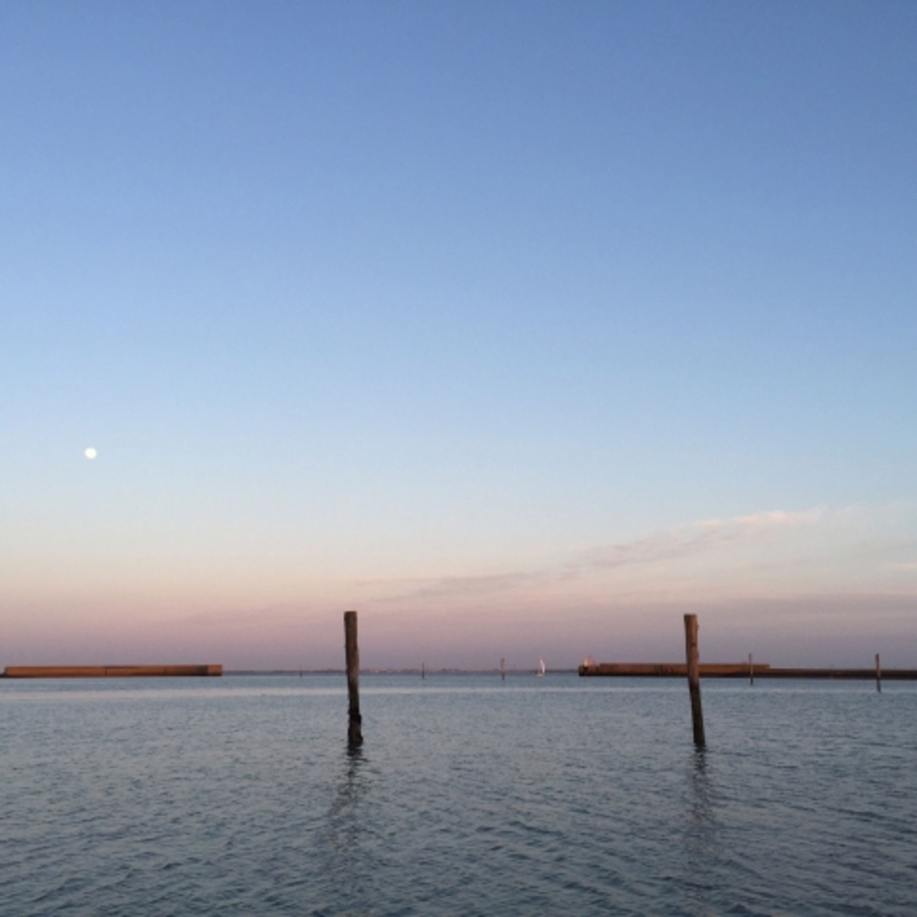 manchmal ist das Meer auch ganz ruhig im Hafen