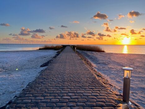 traumhafte Sonnenuntergänge - 3 Geminuten entfernt am Makkum Beach