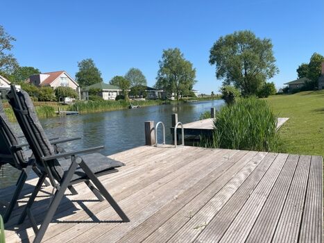 hauseigener Bade- und Bootssteg