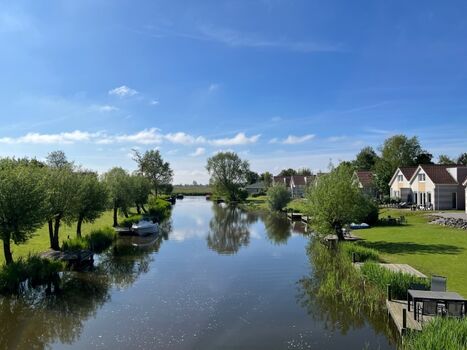Blick auf die Gracht - 1. Haus rechts im Bild