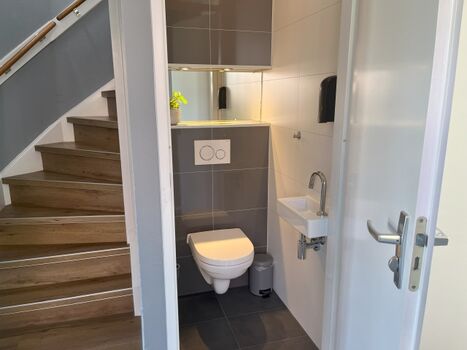 Gäste-WC und Treppenaufgang