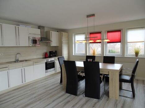 Küche mit Essbereich