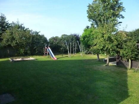 Gemeinschaftsgarten mit Spielplatz