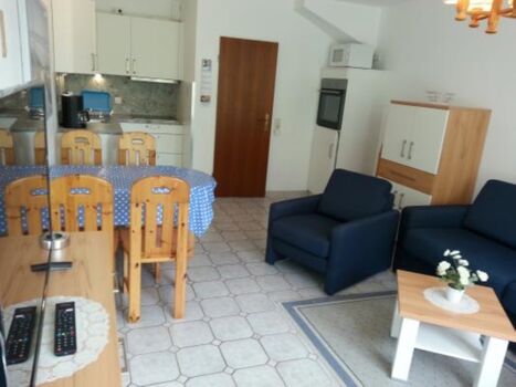 Wohnzimmer im EG mit offener Küche