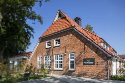 Haupthaus Straßenansicht