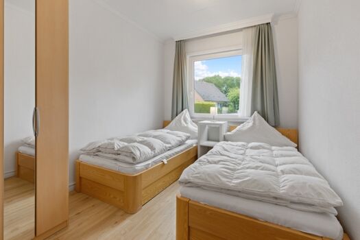 eines der zwei  kleinen Schlafzimmer (Betten zusammenschiebbar)