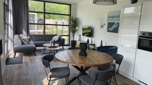 Wohnzimmer (Blick vom Küchenbereich)