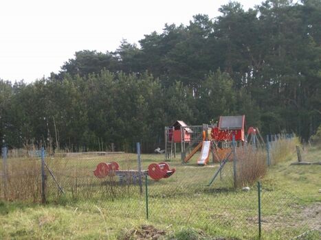 Kinderspielplatz direkt im Ort