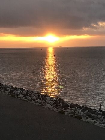 Sonnenuntergänge direkt am Haus