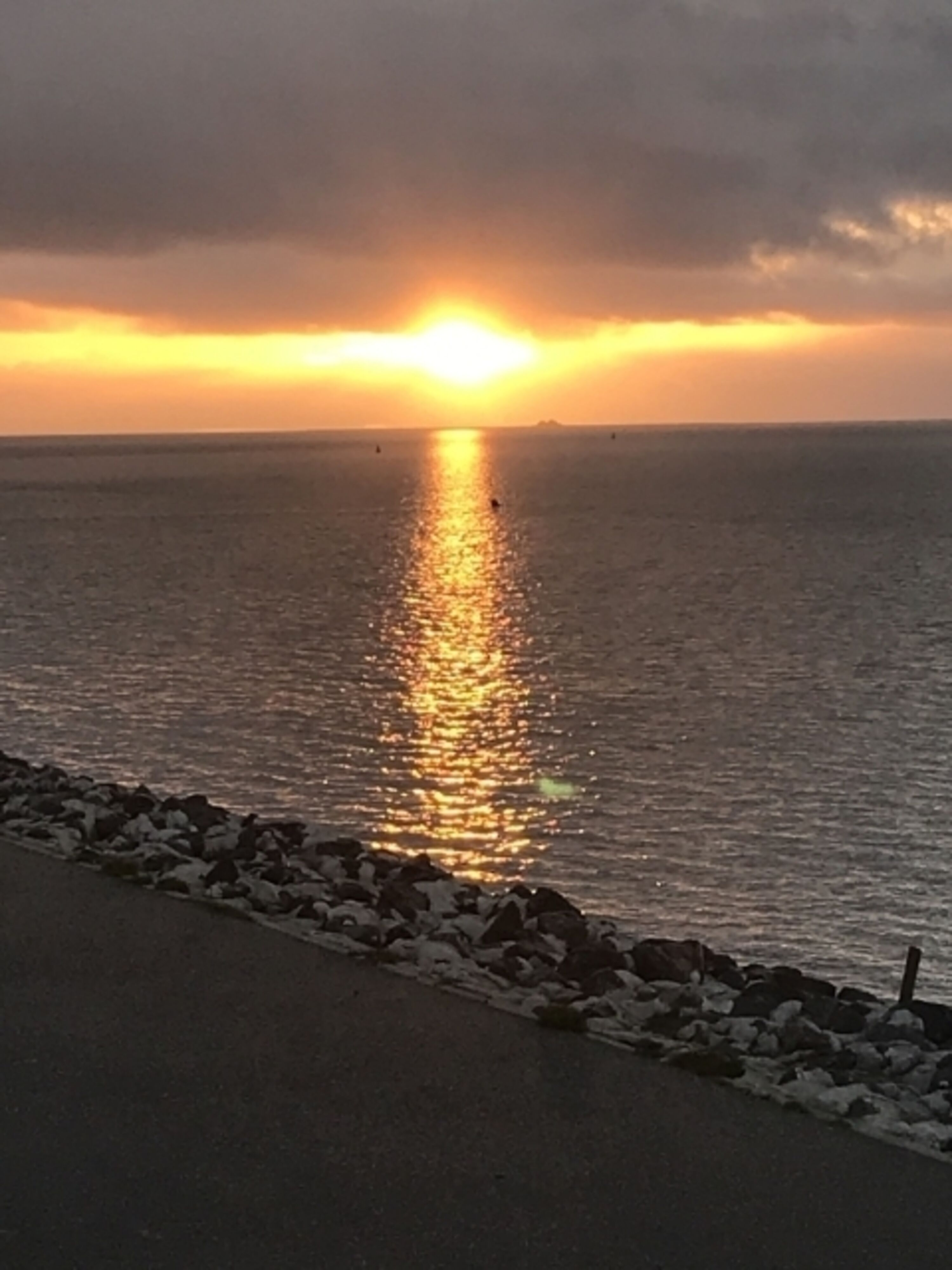 Sonnenuntergänge direkt am Haus