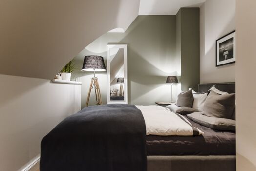 kleines Schlafzimmer im unteren Bereich