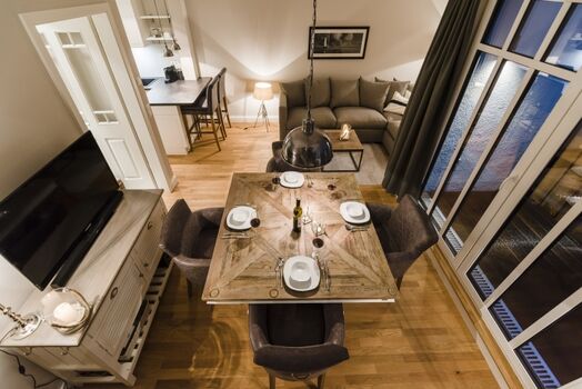 Blick von der Treppe in den unteren Bereich