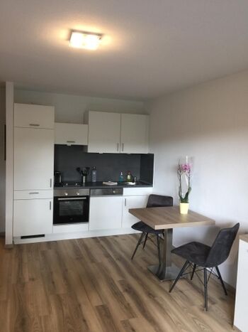 Küchenzeile und Essplatz