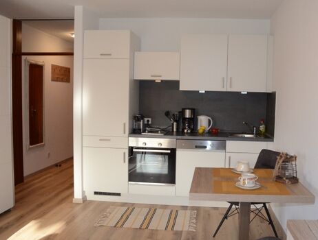 Küchenzeile und Essplatz
