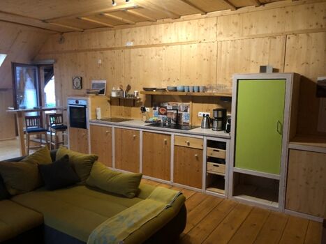 die vollausgestattete Küche 