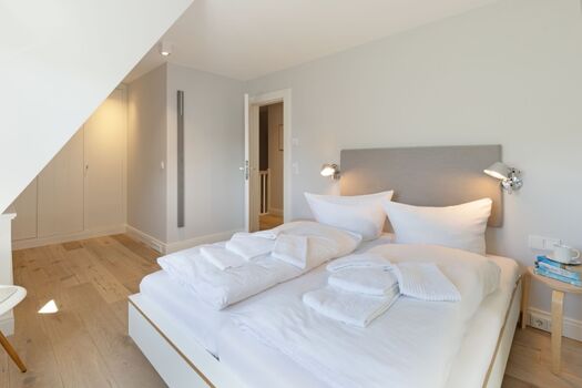 Schlafzimmer eins im OG mit Bad en Suite