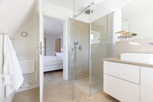 Badezimmer en Suite im OG zu Schlafzimmer eins