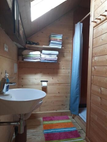 das Duschbad im Tennenlager