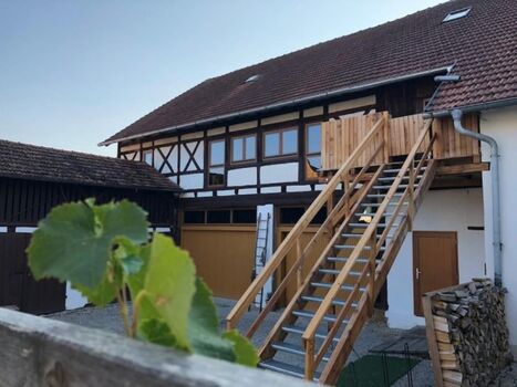 Blick von außen auf die Scheune 