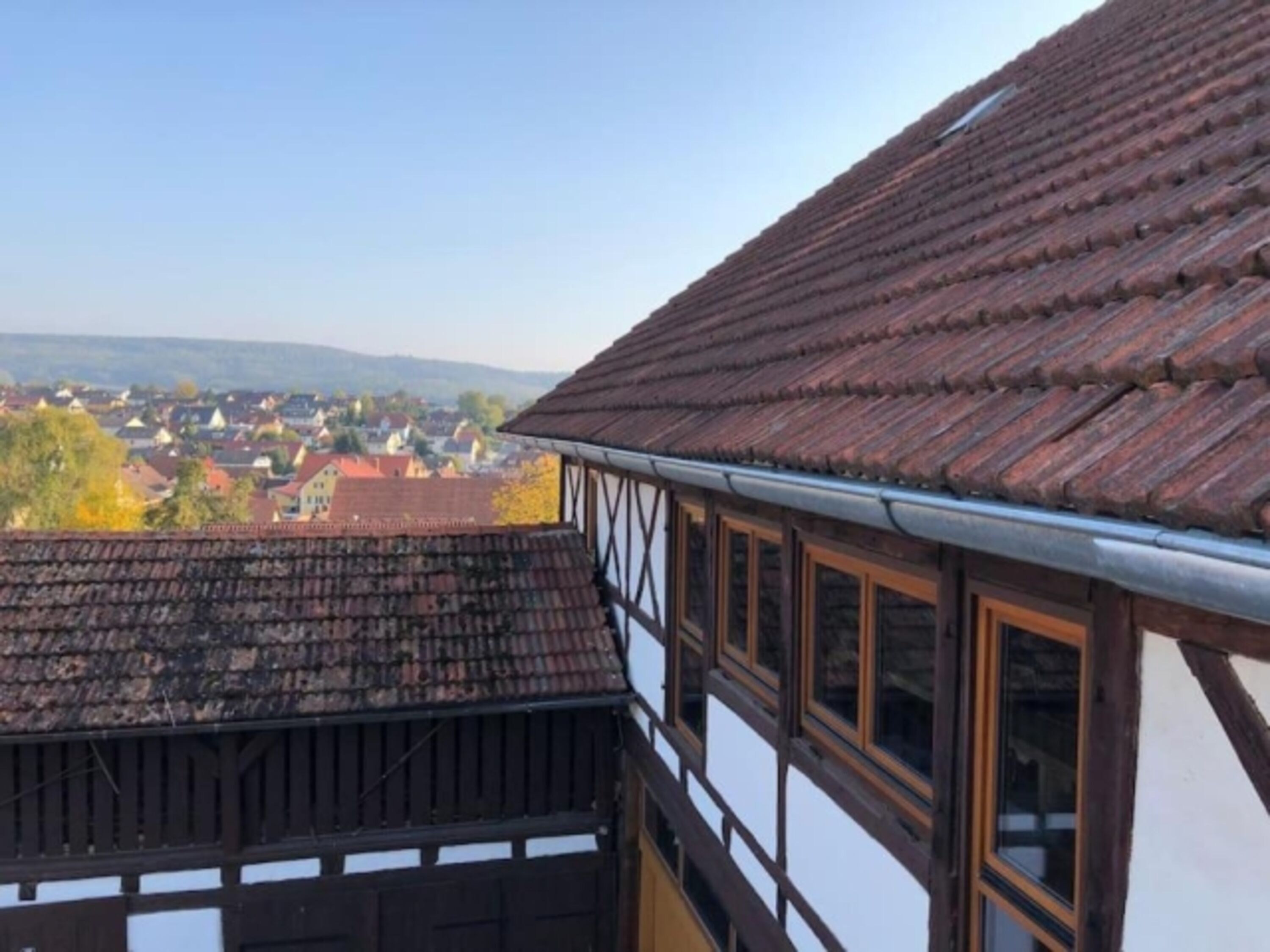 Blick von außen auf die Scheune 