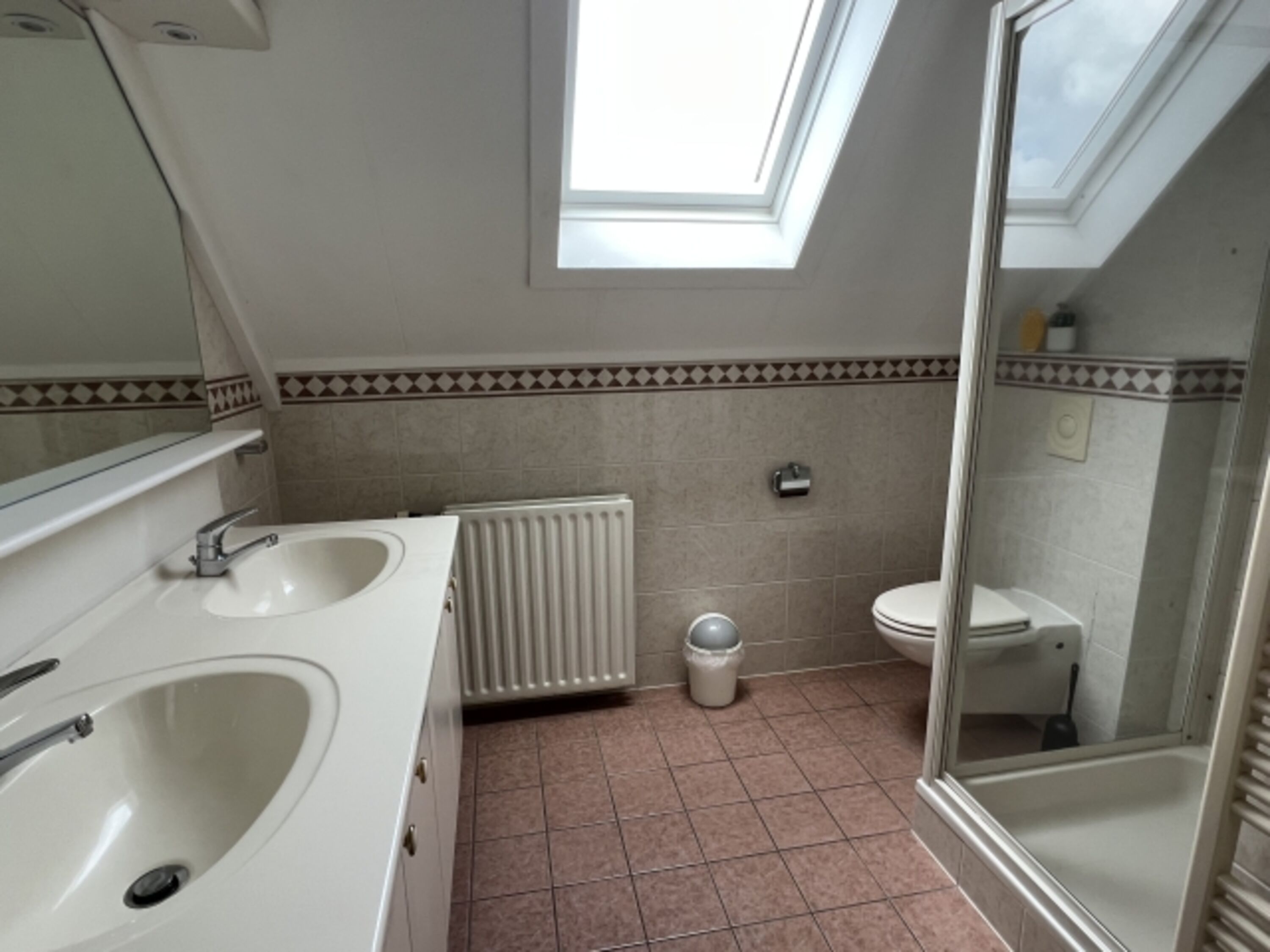 Badezimmer mit Dusche