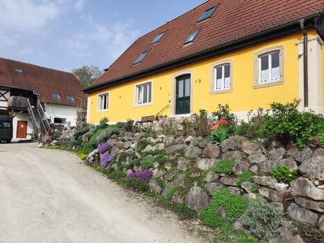 Das Haupthaus mit der Galeriewohnung im DG