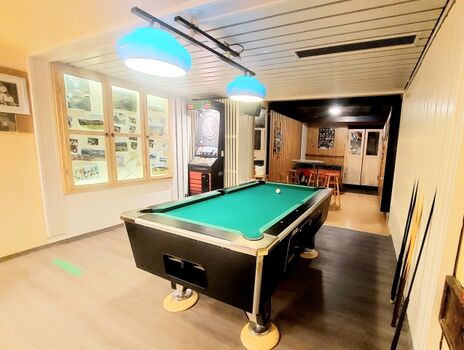 Billard und Tischkicker in unser Familienbar