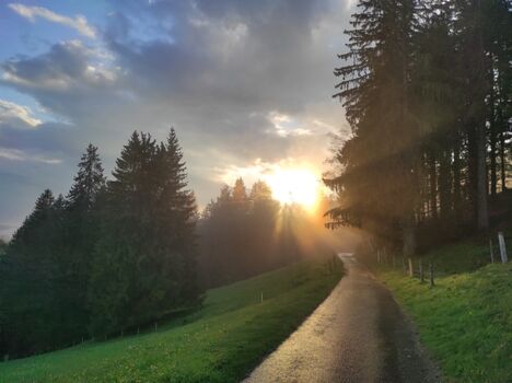 Sonnenuntergang in den Bergen