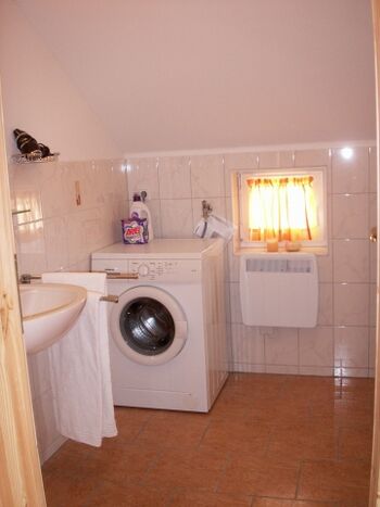 Duschbad mit WC und Waschmaschine