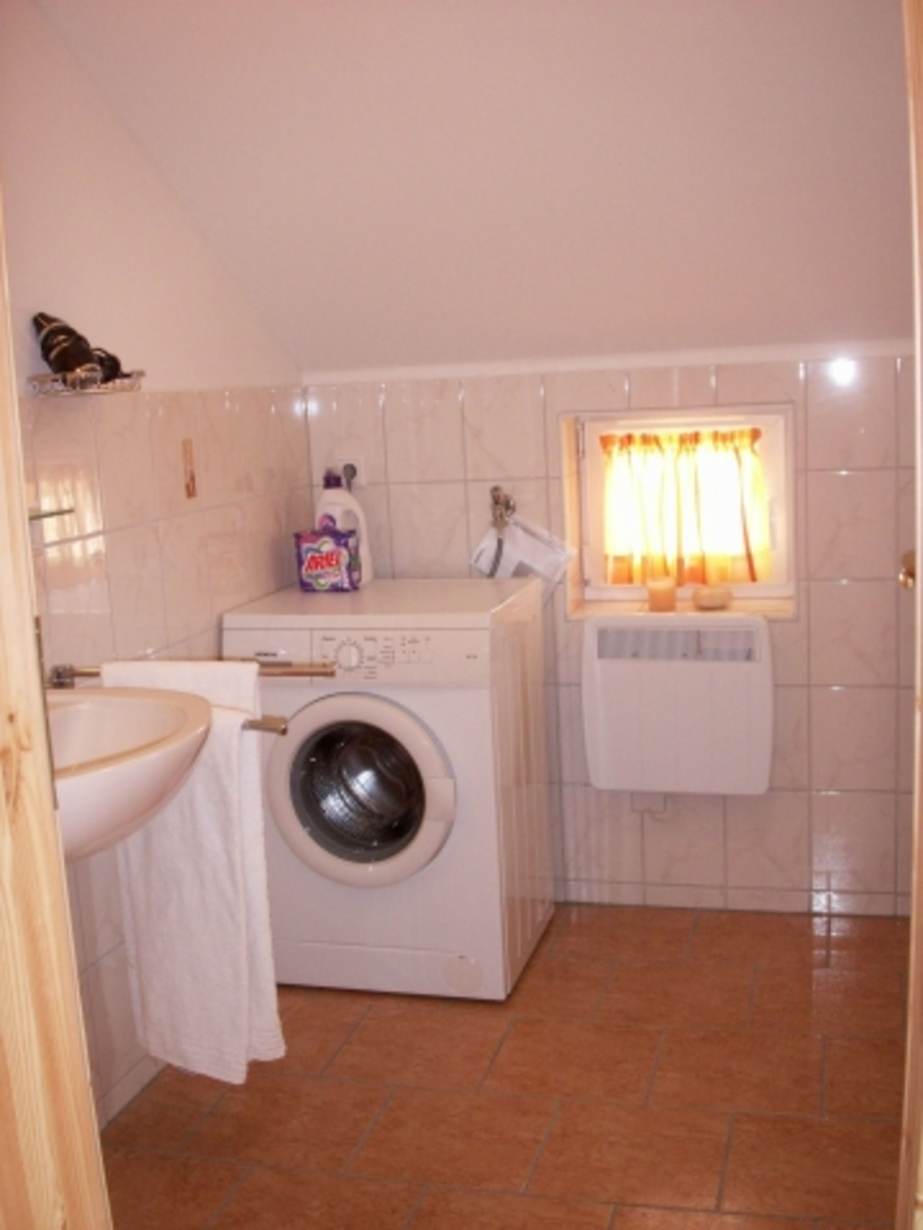 Duschbad mit WC und Waschmaschine