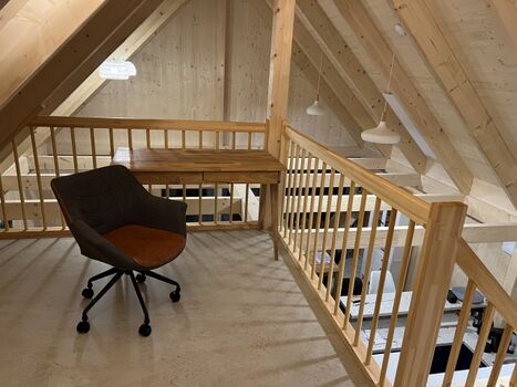 Arbeitsplatz auf der Empore