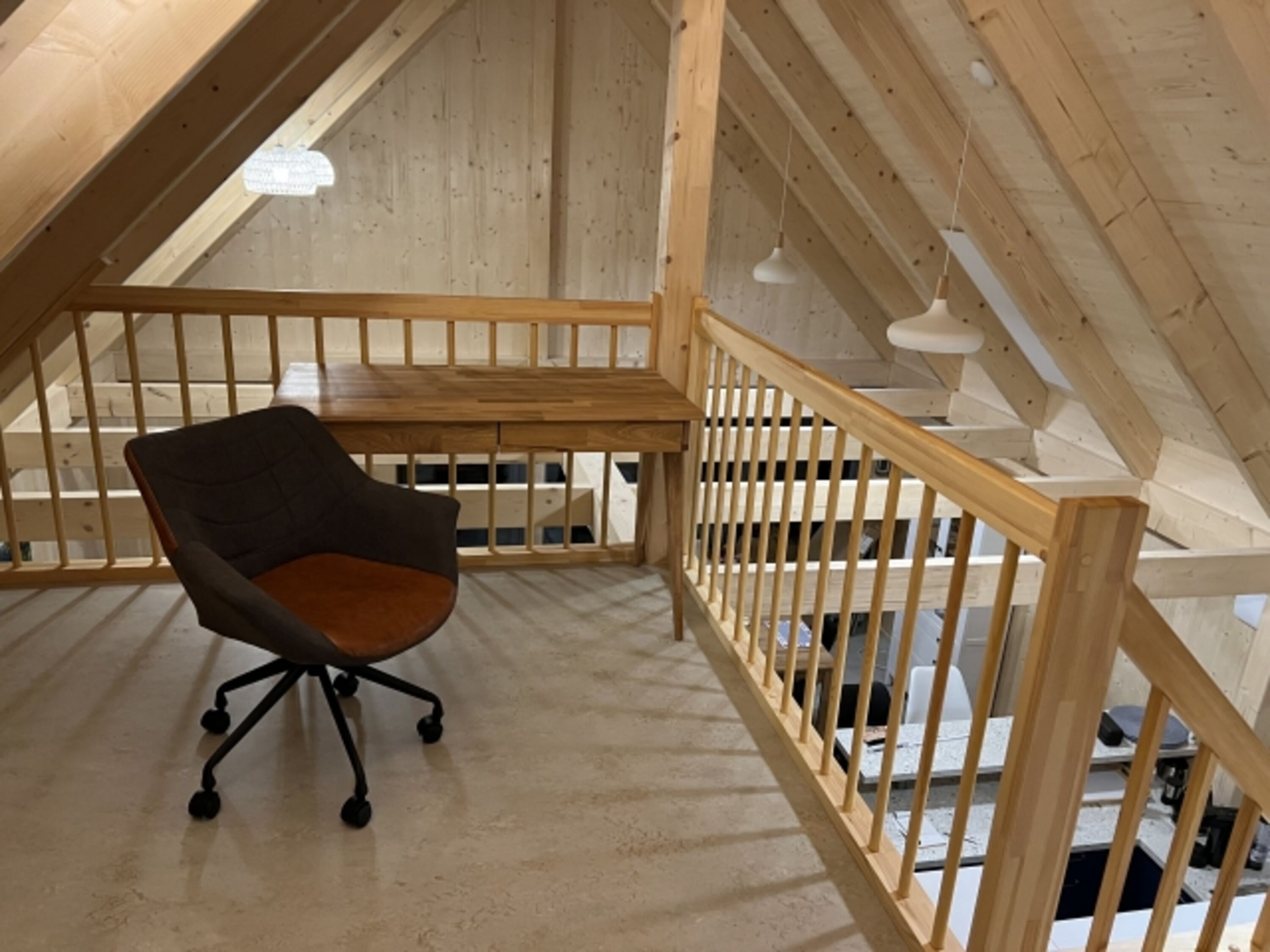 Arbeitsplatz auf der Empore