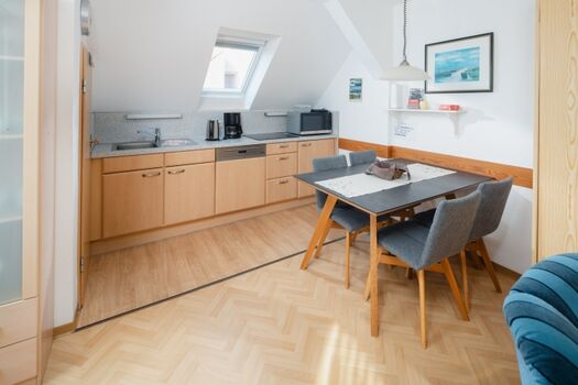 Küche mit Essbereich