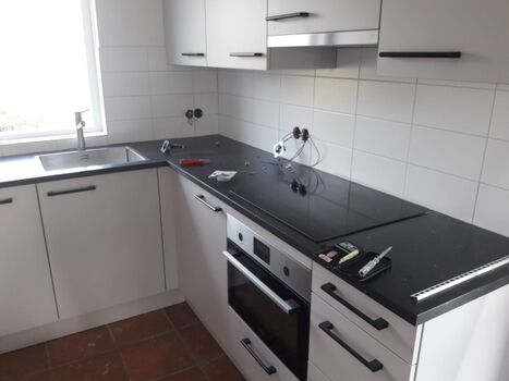 Küche mit Ofen und Mikrowelle ...alle Geräte vorhanden