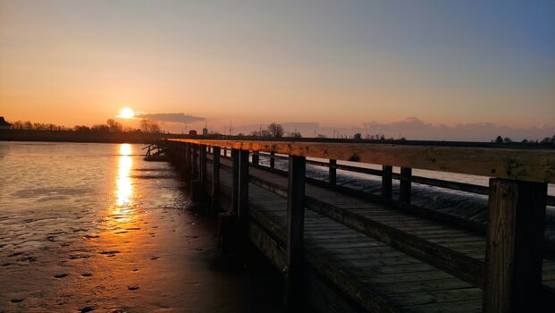 Sonnenuntergang vom Wattensteg in Burhave