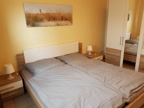 Schlafzimmer mit Doppelbett