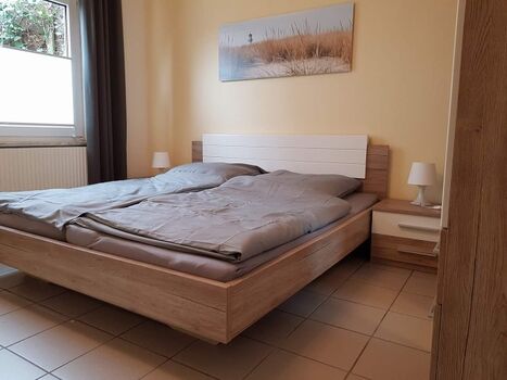 Schlafzimmer mit Doppelbett