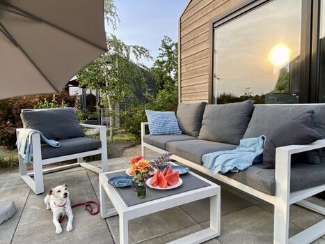 Sonnen-Terrasse mit gemütlicher Sitzlounge