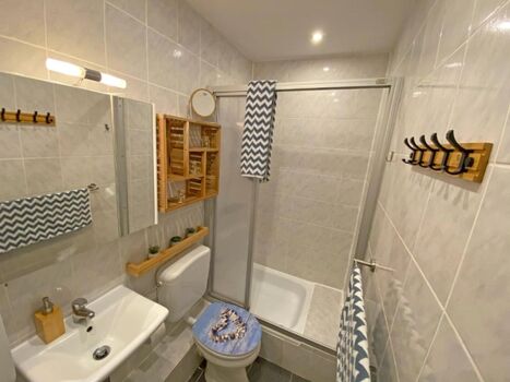 Badezimmer mit Dusche