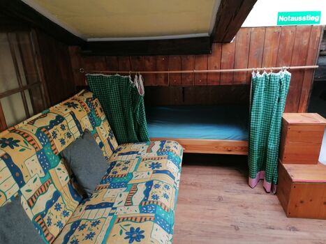 Zusätzliche Schlafkoje und aufklappbar Sofa 