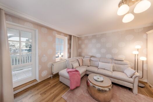 Auch vom Wohnzimmer aus sehen Sie das Meer.